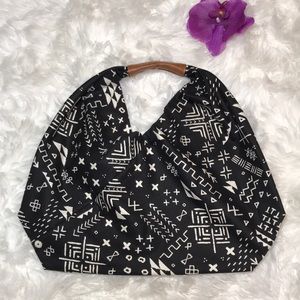 Hobo Bag | B&W Graphic Cloth with Faux Leather Detail & Magnetic Snap Closure
